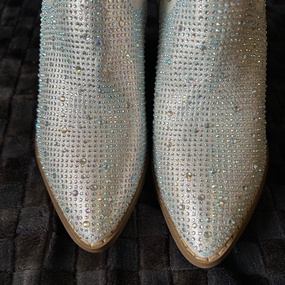 Silver Rhinestone bling Boots. Women’s size 5.5 - Picture 3 of 4